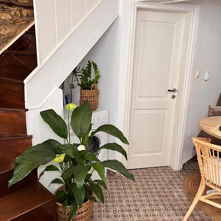 Evagelia's Stylish Stay! شقة