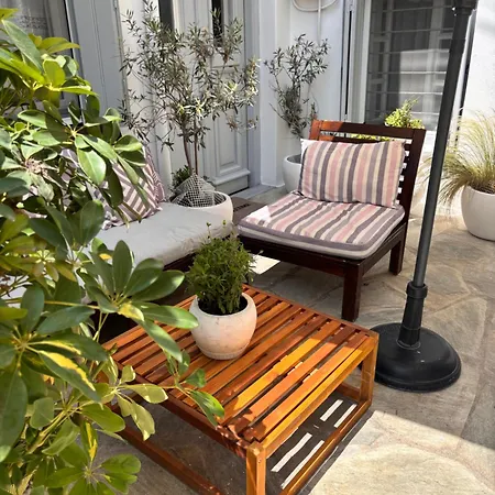 Evagelia's Stylish Stay! شقة